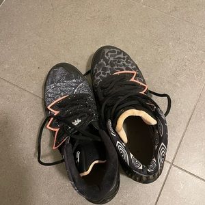 Gradeschool Kyrie Irving sneakers size 6.5